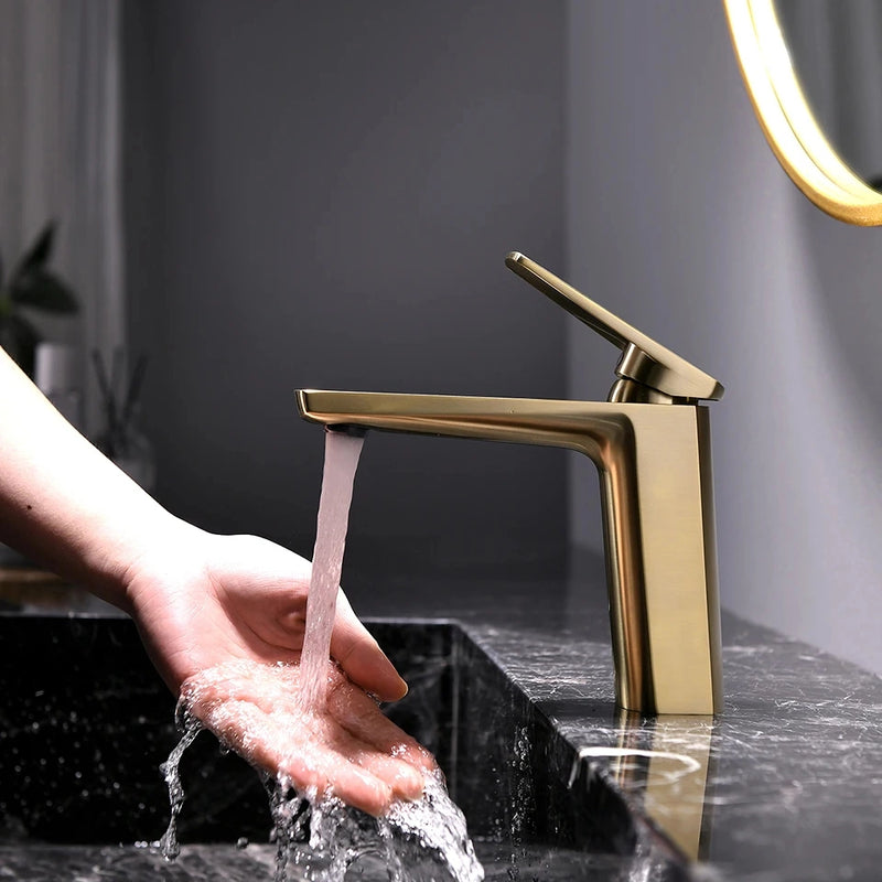 Mitigeur lavabo doré design LINEA 15,5cm