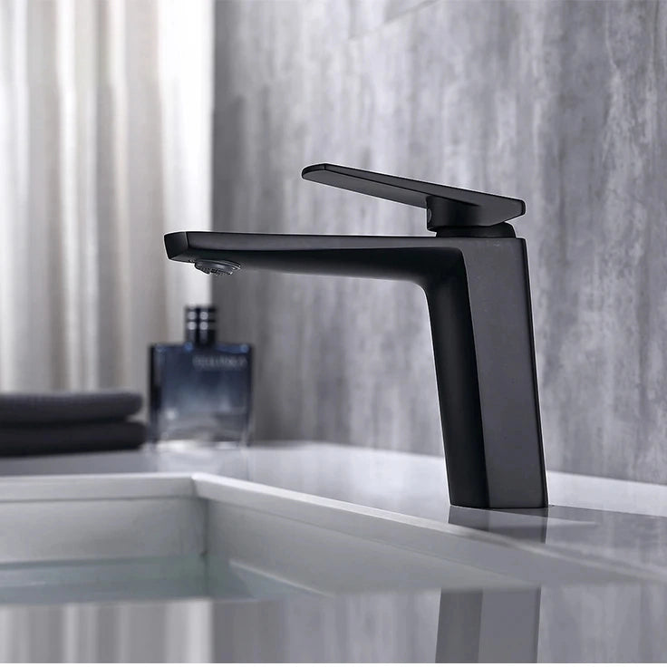 Mitigeur lavabo noir mat design LINEA 15,5cm